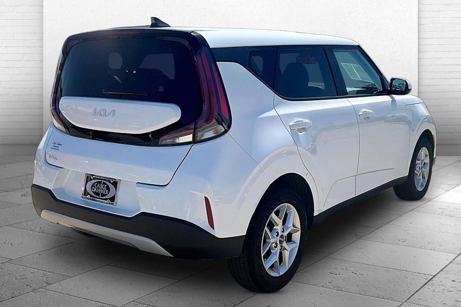 Used 2025 Kia Soul LX FWD image 5
