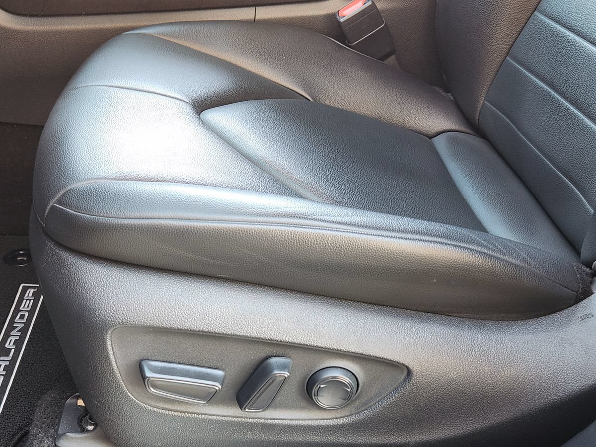 Used 2024 Toyota Highlander XLE FWD image 45