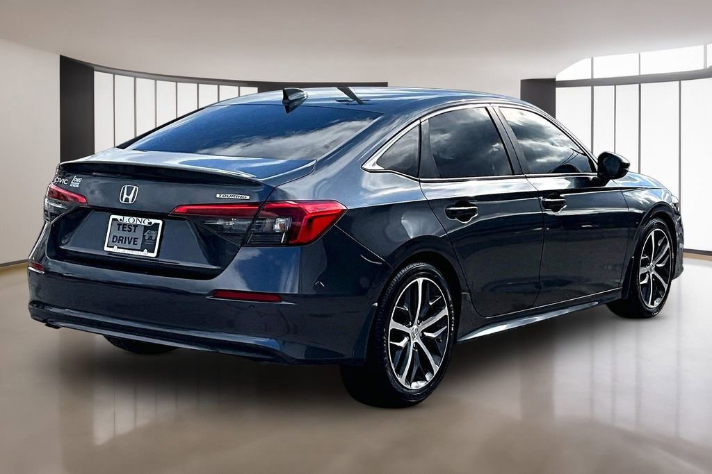 Used 2022 Honda Civic Touring image 2