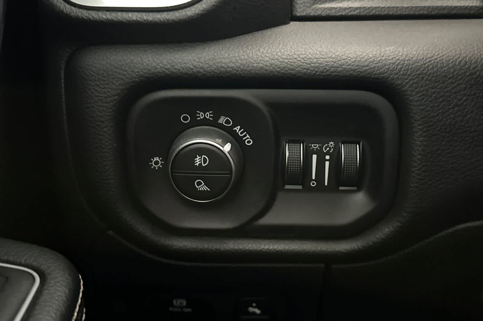 Used 2023 RAM 1500 Laramie AWD/4WD image 33