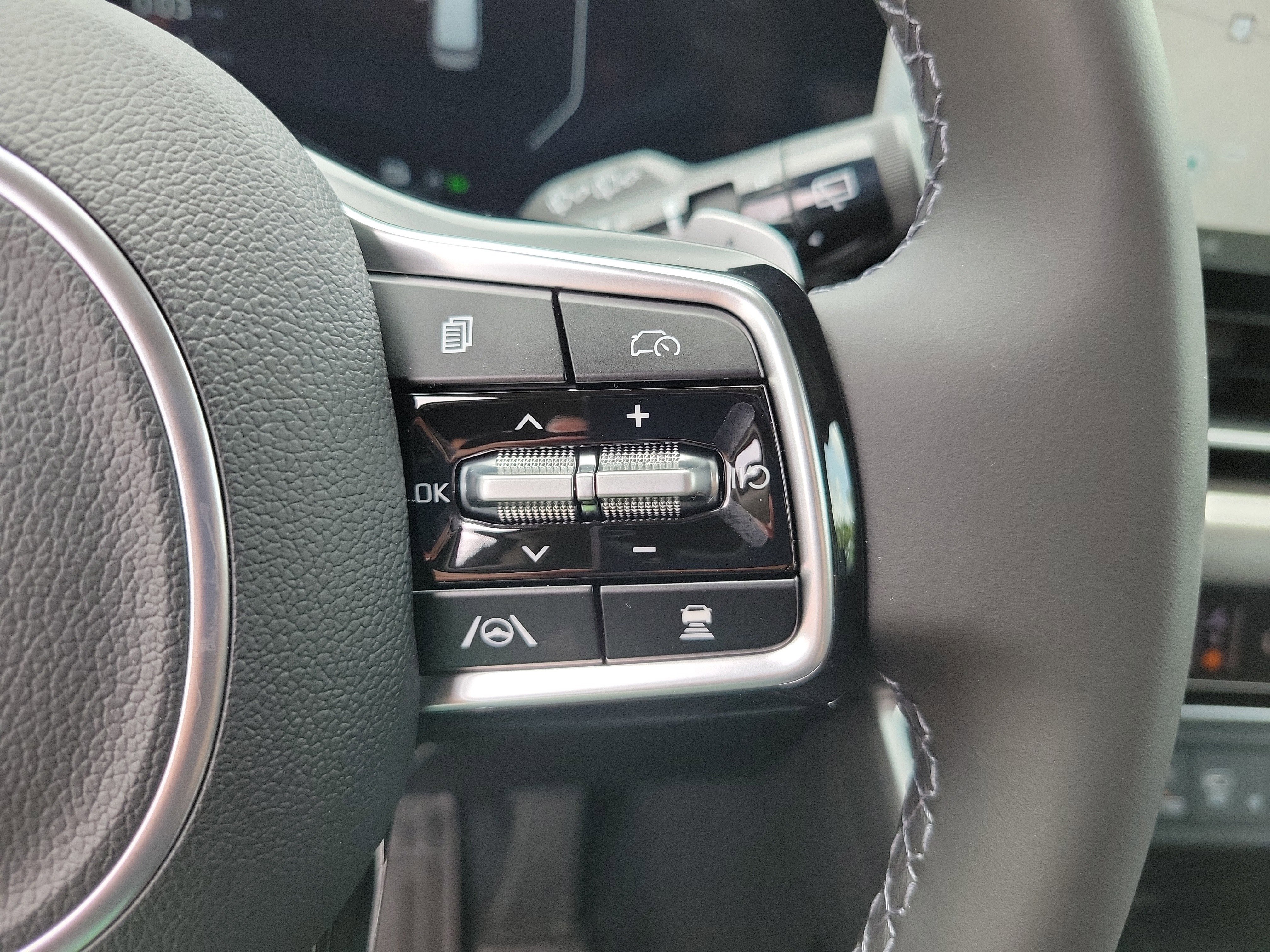 New 2026 Kia Carnival SX image 17