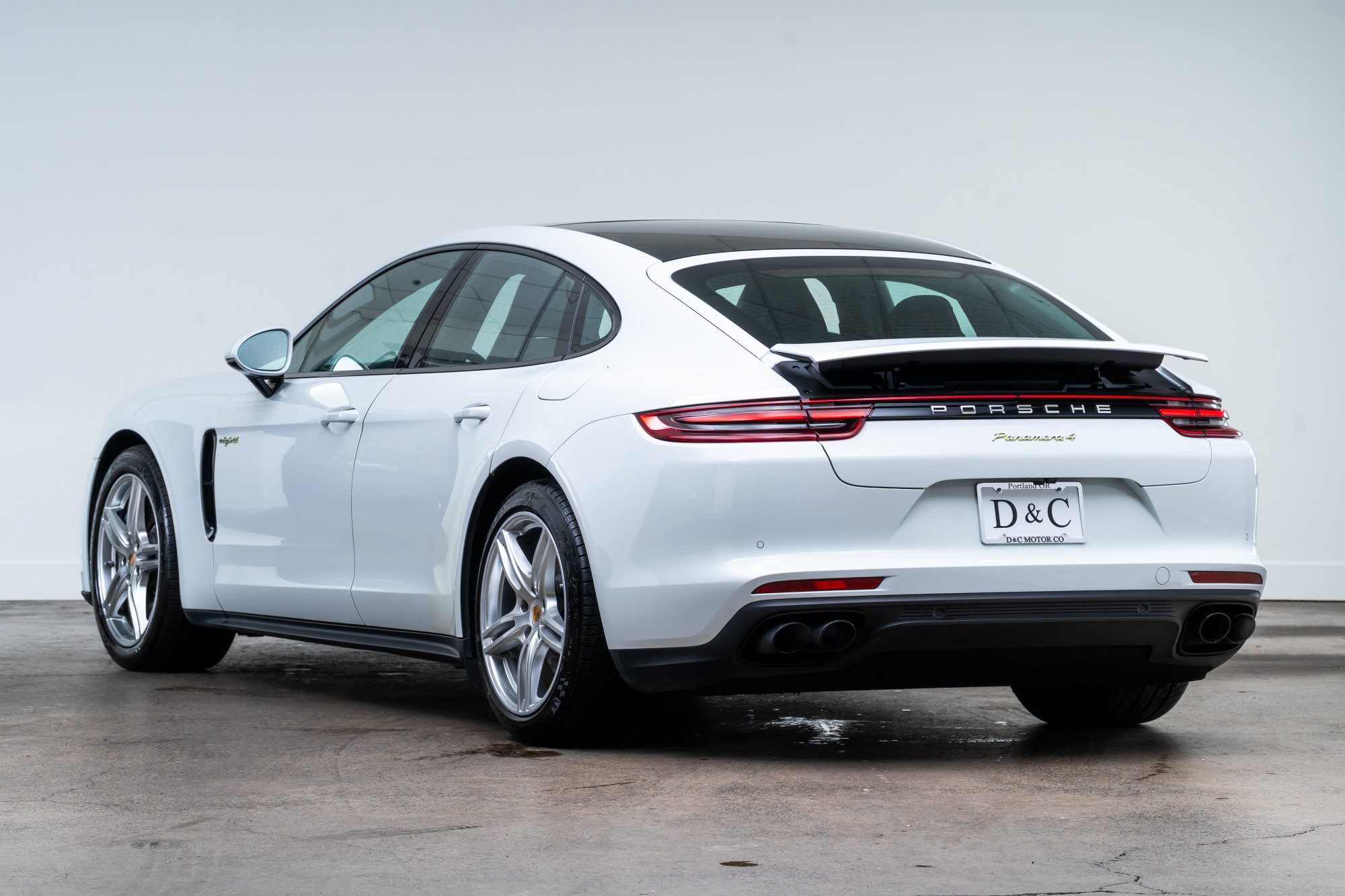 Used 2018 Porsche Panamera 4 AWD/4WD image 5