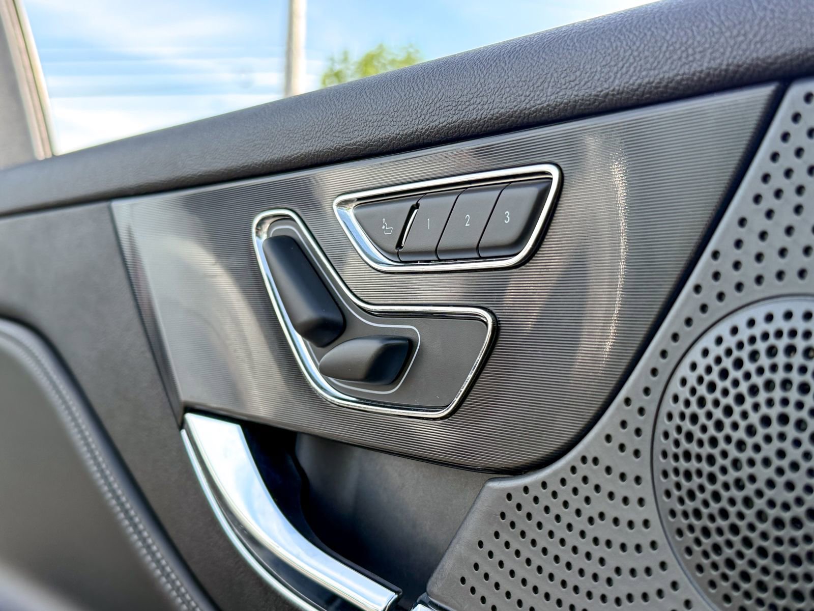 Used 2023 Lincoln Corsair AWD w/ Equipment Group 101A image 18