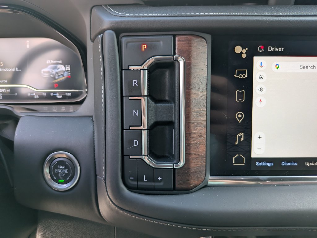 Used 2024 GMC Yukon Denali Ultimate AWD/4WD image 32