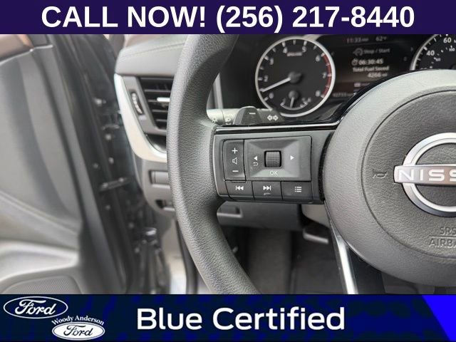 Used 2023 Nissan Rogue SV image 11