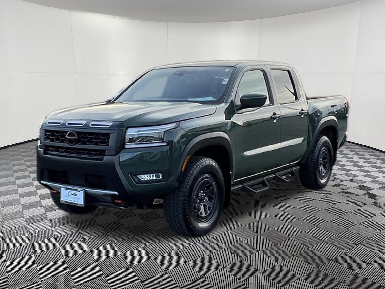 Used 2025 Nissan Frontier PRO-4X AWD/4WD image 3