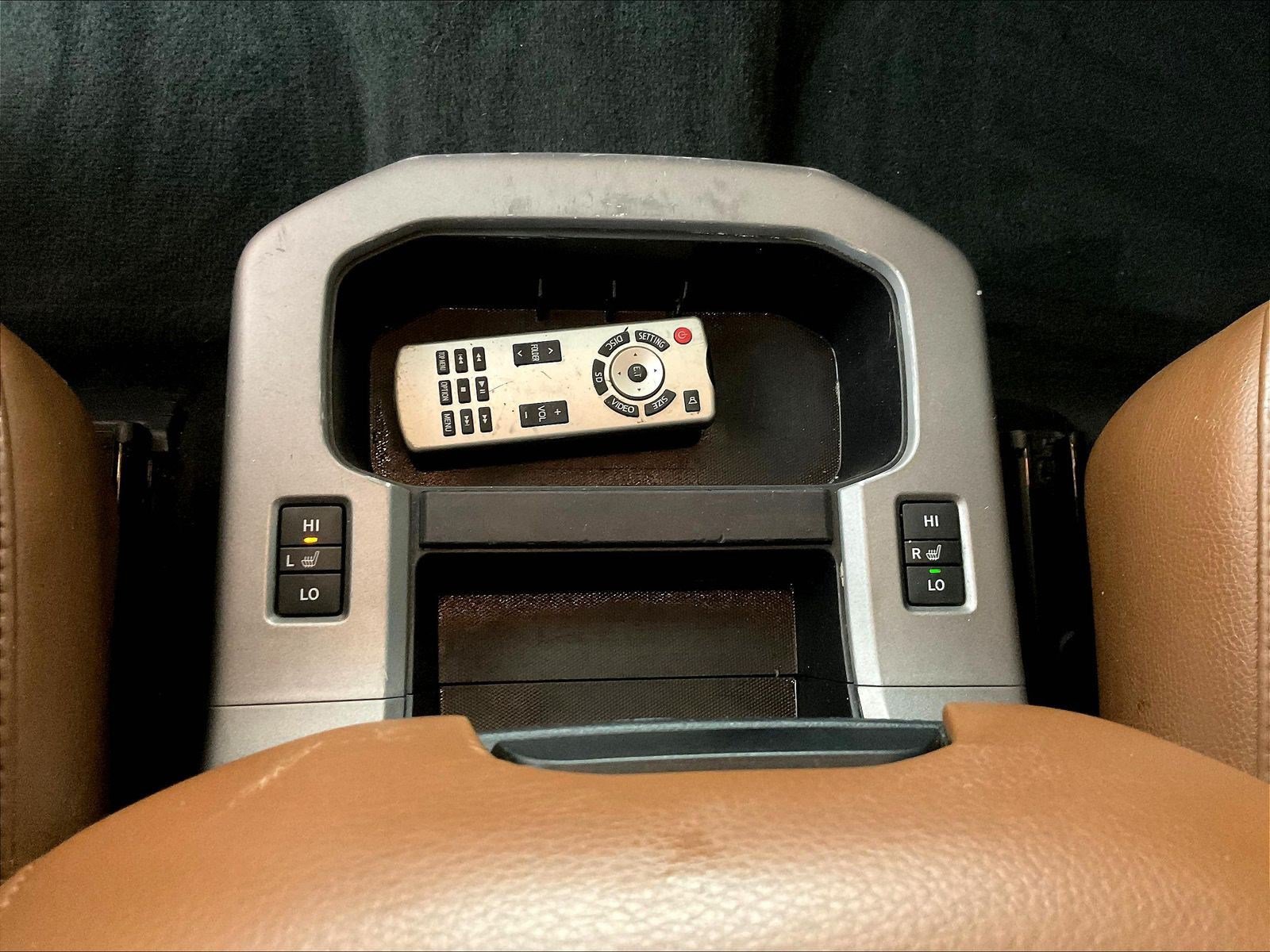 Used 2017 Toyota Sequoia Platinum RWD image 39