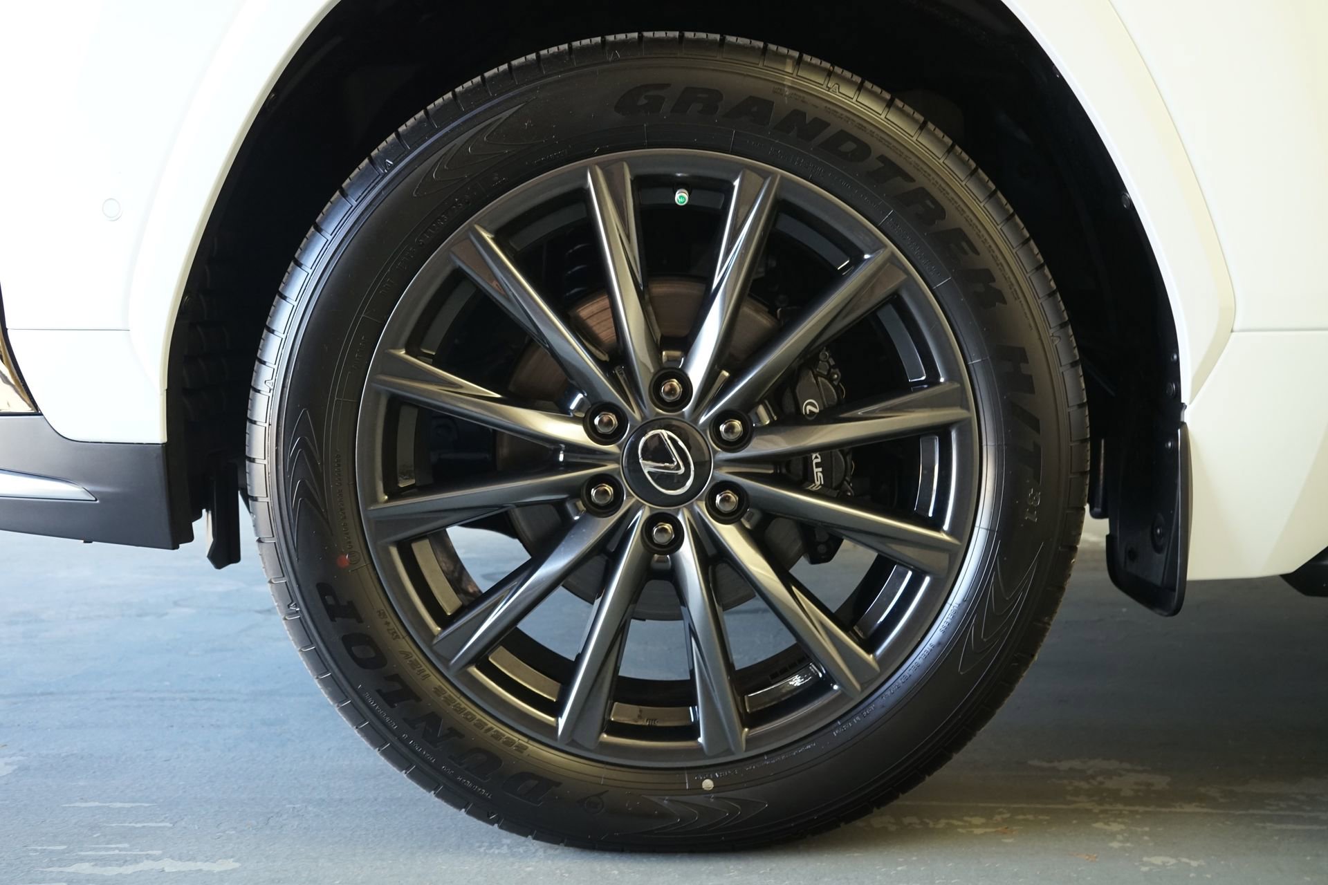 Used 2025 Lexus LX 700h F Sport image 33