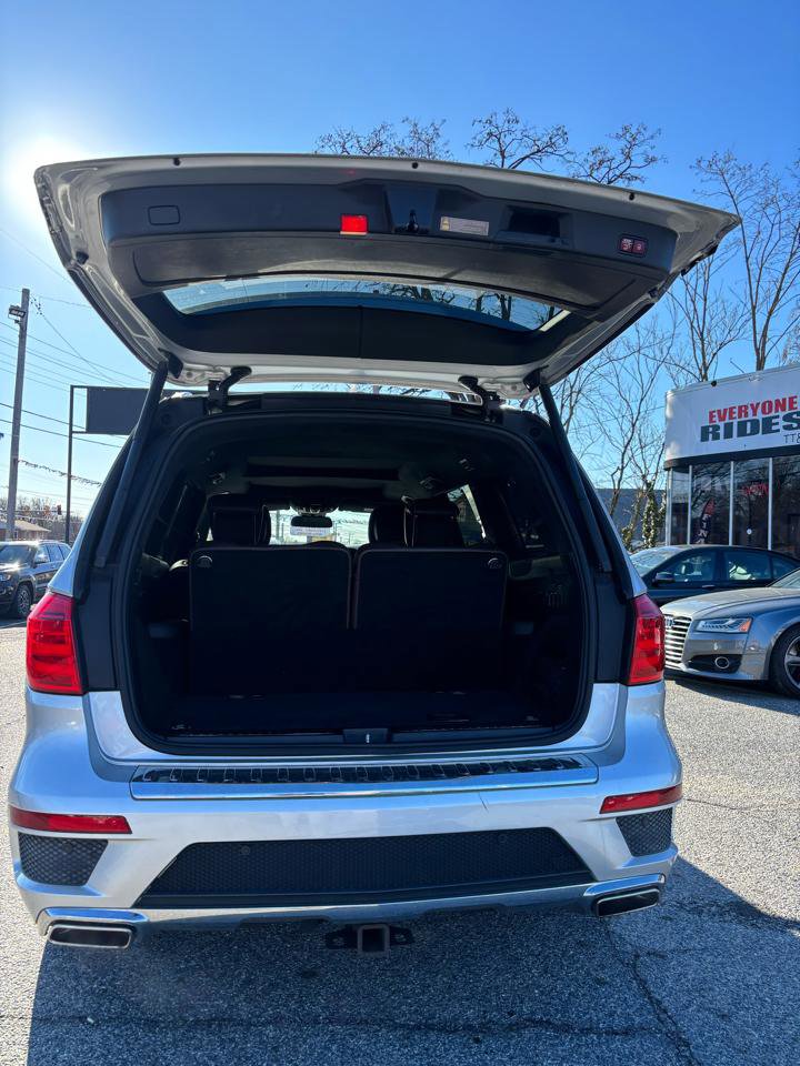 Used 2016 Mercedes-Benz GL 550 4MATIC image 3