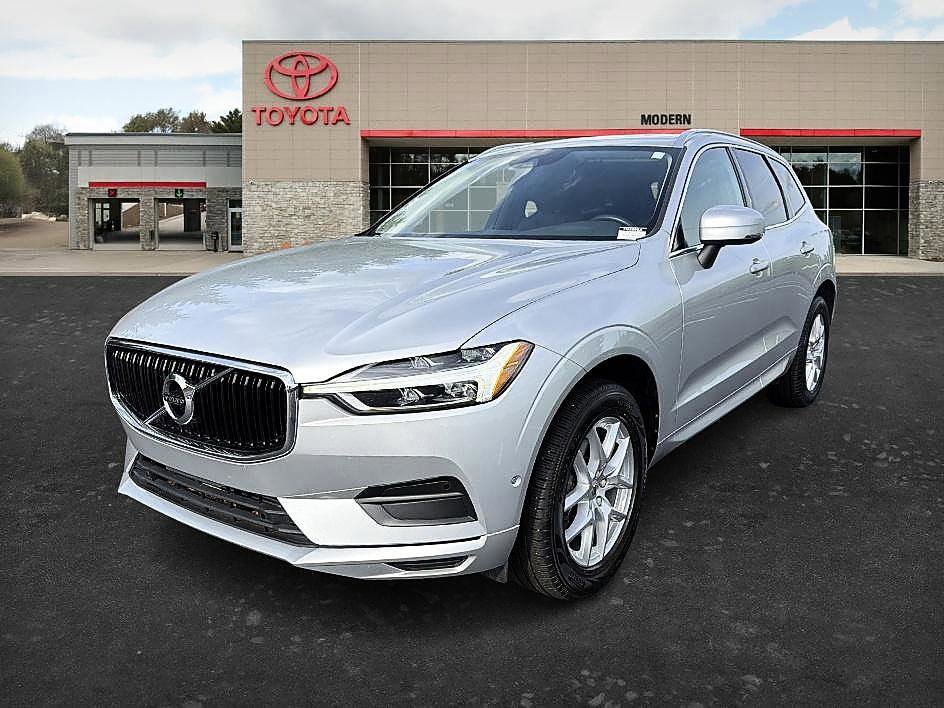 Used 2019 Volvo XC60 T5 Momentum w/ Multimedia Package
