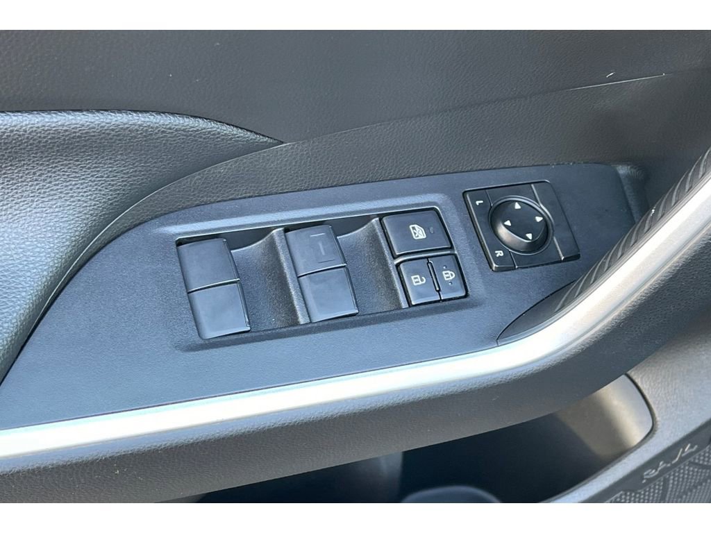 Used 2021 Toyota RAV4 XLE w/ Convenience Package image 13