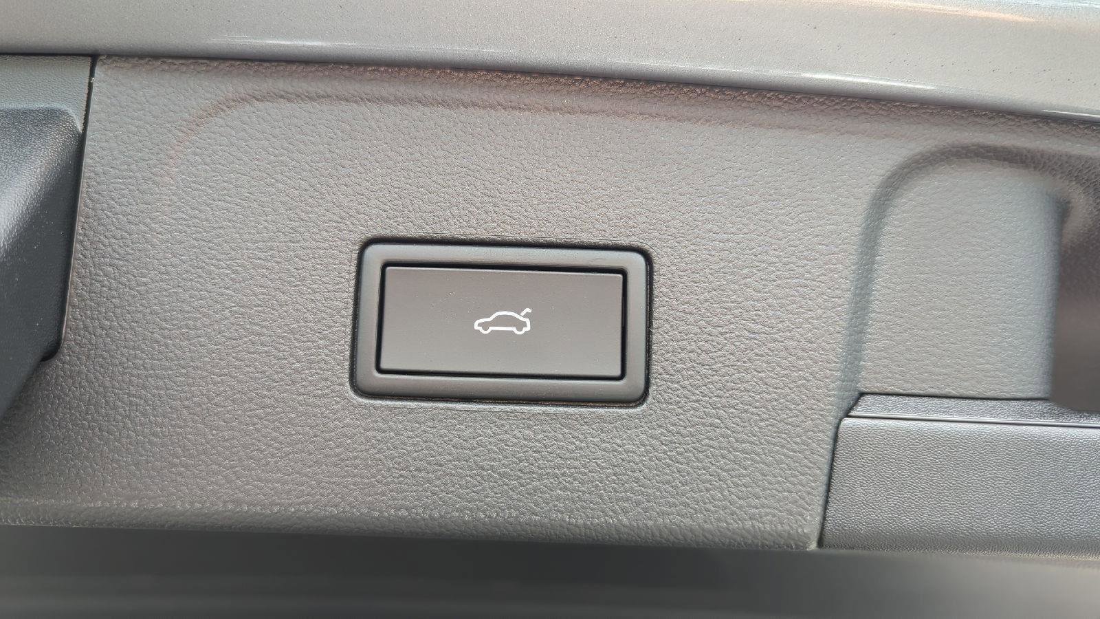 New 2026 Volkswagen Atlas SEL image 9