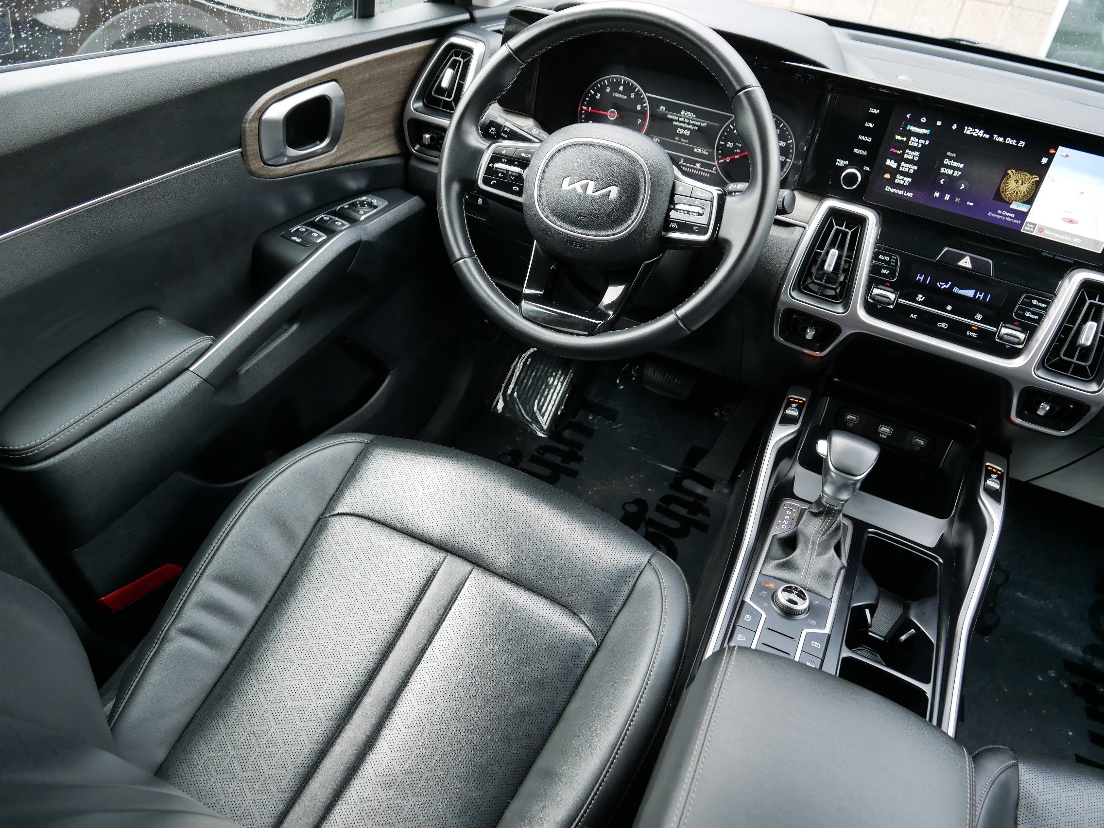 Certified 2022 Kia Sorento S w/ Panoramic Sunroof Package image 9