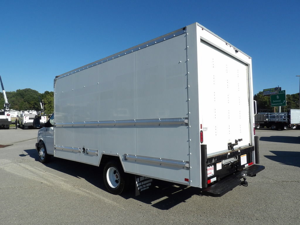 Used 2022 GMC Savana 3500 Extended w/ Power Convenience Package RWD image 4