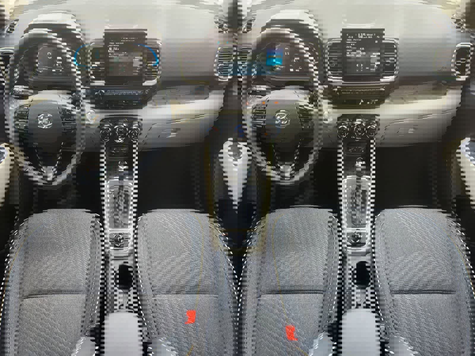 Used 2025 Hyundai Venue Limited image 23