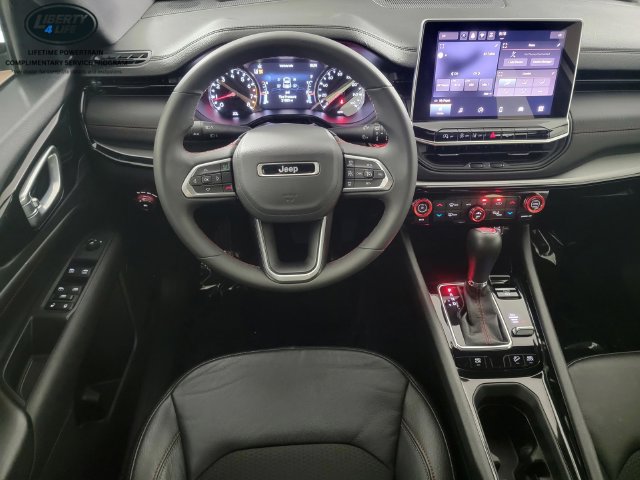 Used 2025 Jeep Compass Trailhawk AWD/4WD image 25