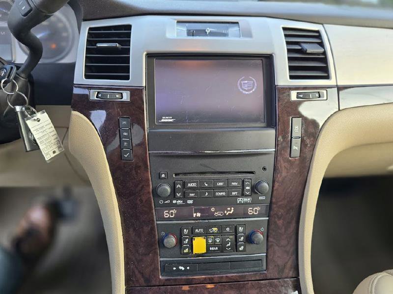 Used 2013 Cadillac Escalade ESV Luxury RWD image 35