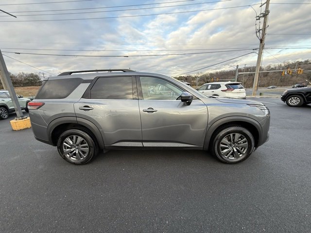 Certified 2024 Nissan Pathfinder SV image 4