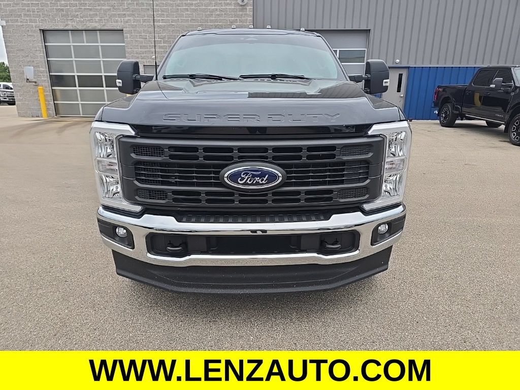 Used 2023 Ford F250 XL AWD/4WD image 2