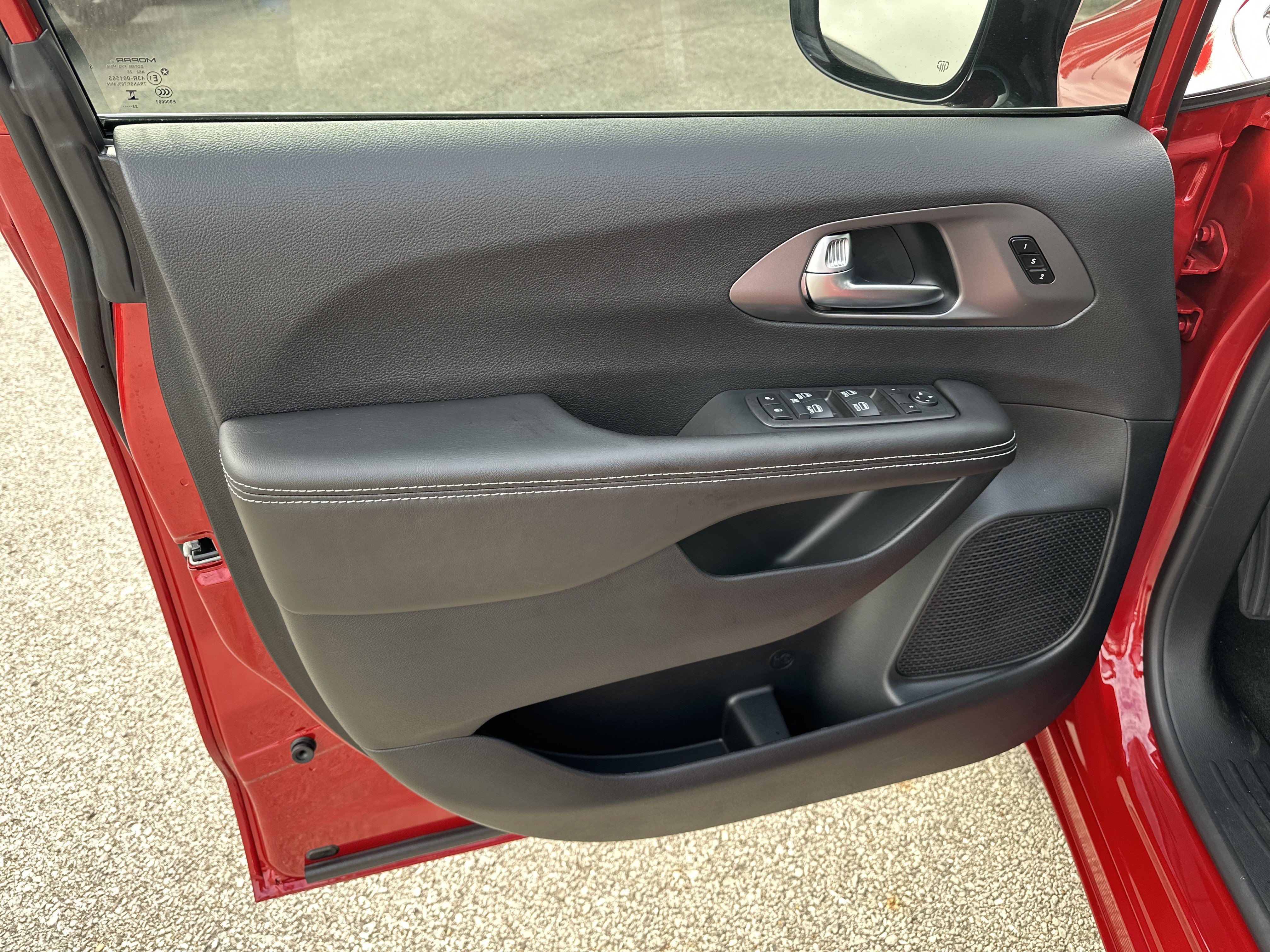 New 2026 Chrysler Pacifica Select FWD image 11