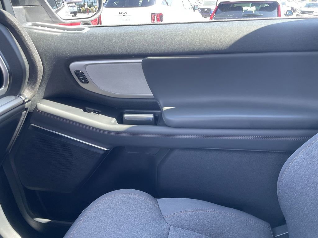 Used 2025 Ford Expedition Active image 21