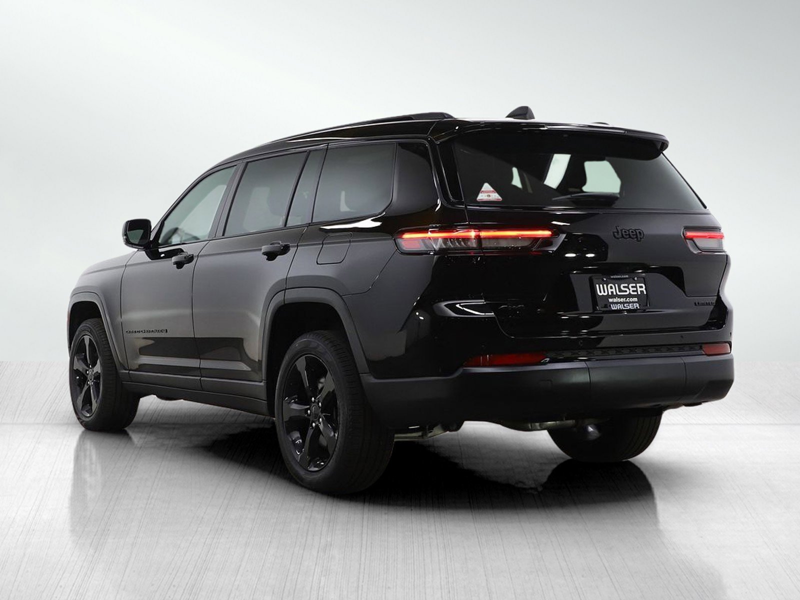 Used 2025 Jeep Grand Cherokee L Limited w/ Black Appearance Package image 3