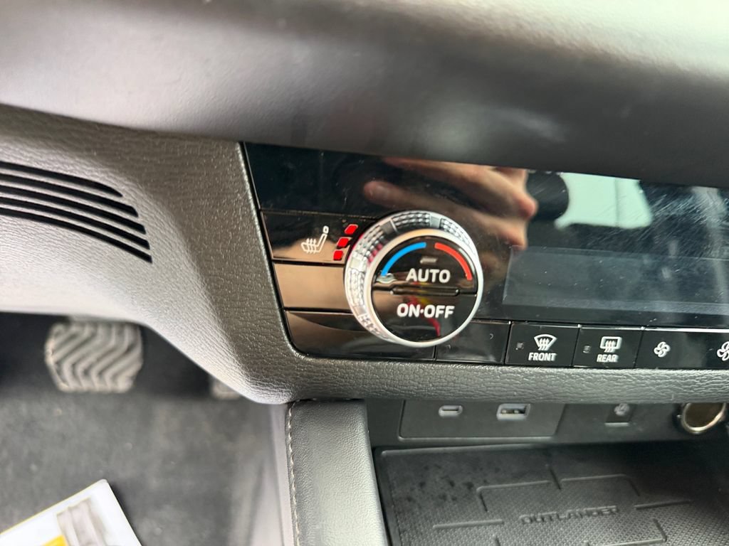 Used 2023 Mitsubishi Outlander SE AWD/4WD image 30