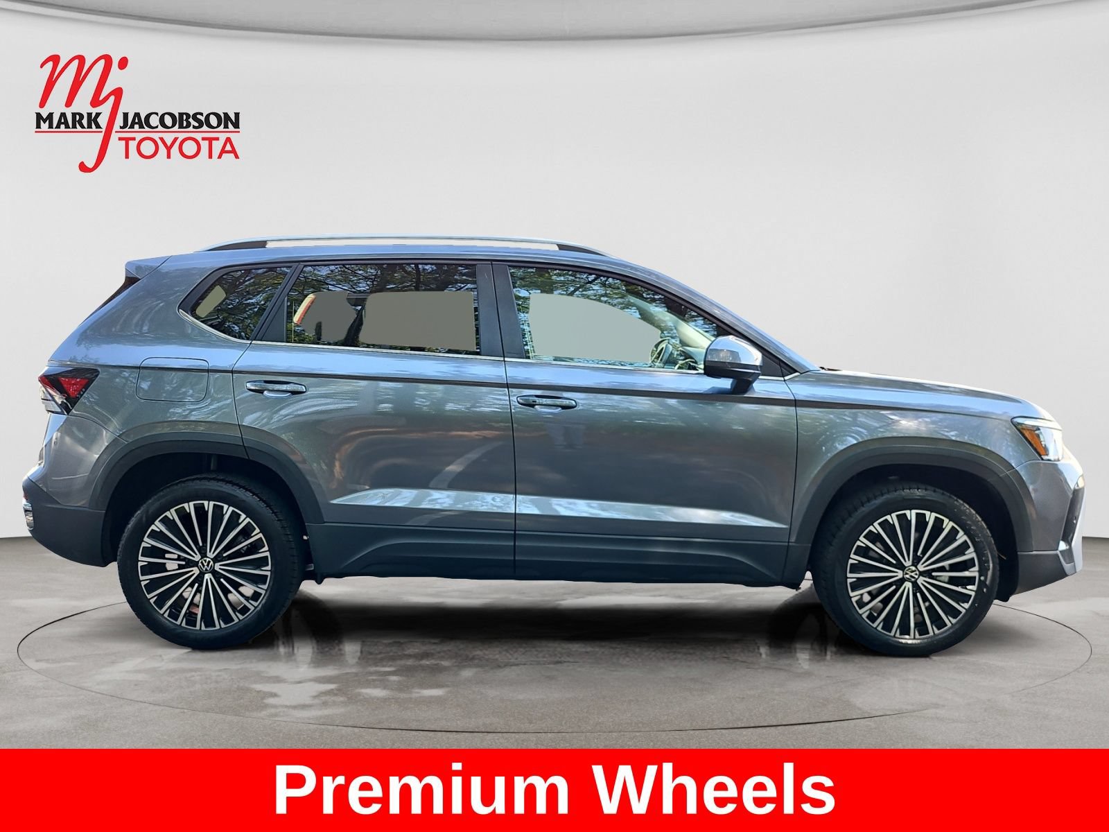 Used 2025 Volkswagen Taos SE FWD image 6
