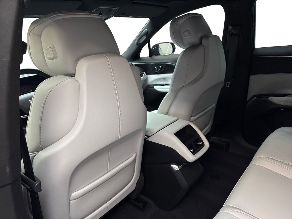 Used 2024 Cadillac Lyriq Luxury RWD image 34