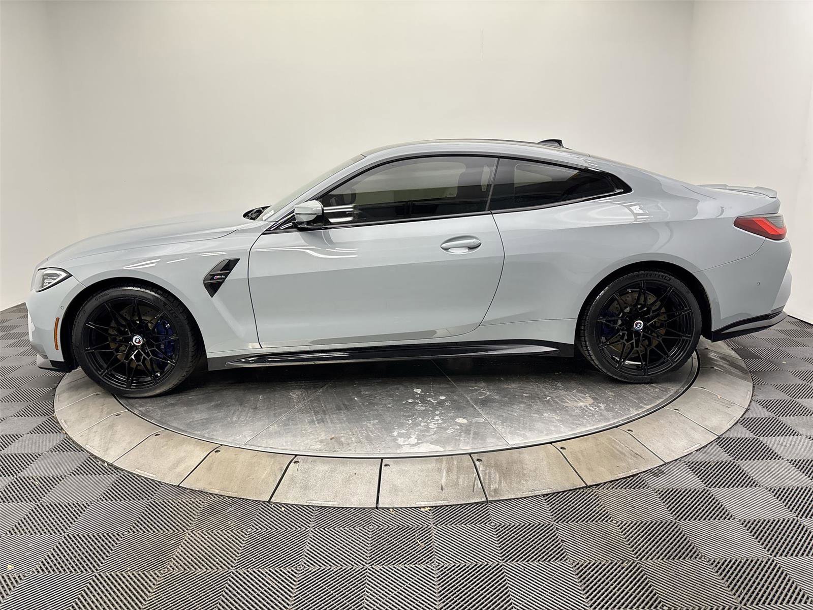 Used 2023 BMW M4 Coupe w/ Executive Package image 16