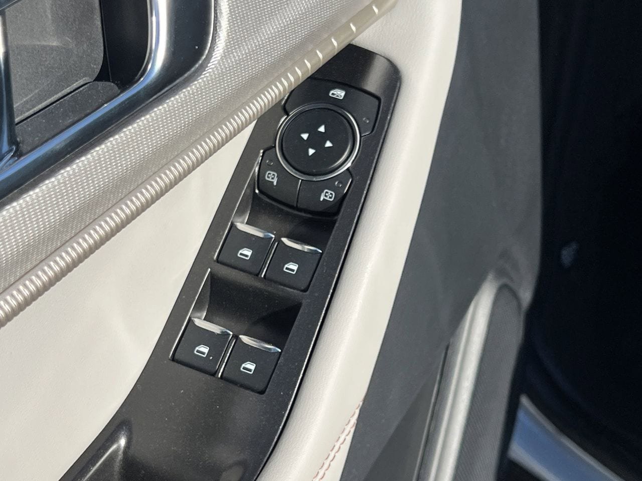 New 2026 Ford Explorer Active w/ Active Comfort Package image 15