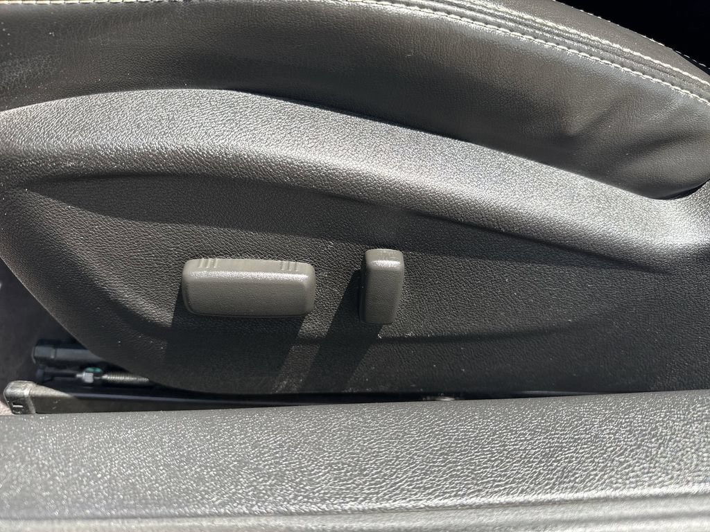 Used 2011 Chevrolet Camaro LT RWD image 12