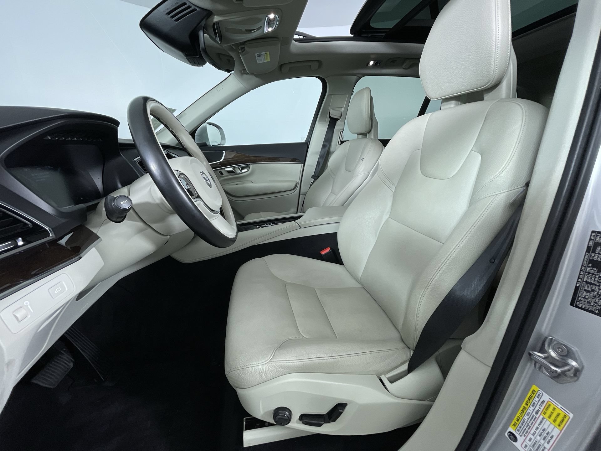 Used 2016 Volvo XC90 T6 Momentum AWD/4WD image 15