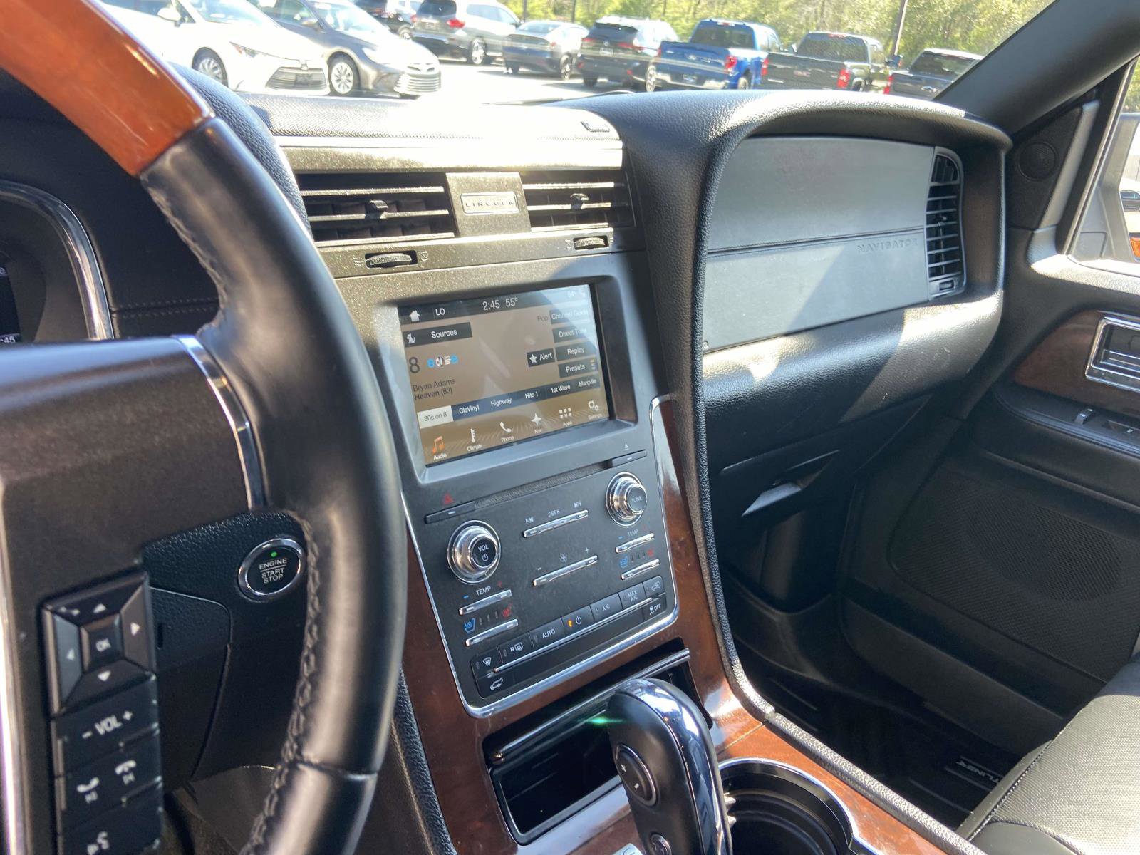 Used 2017 Lincoln Navigator Select image 17