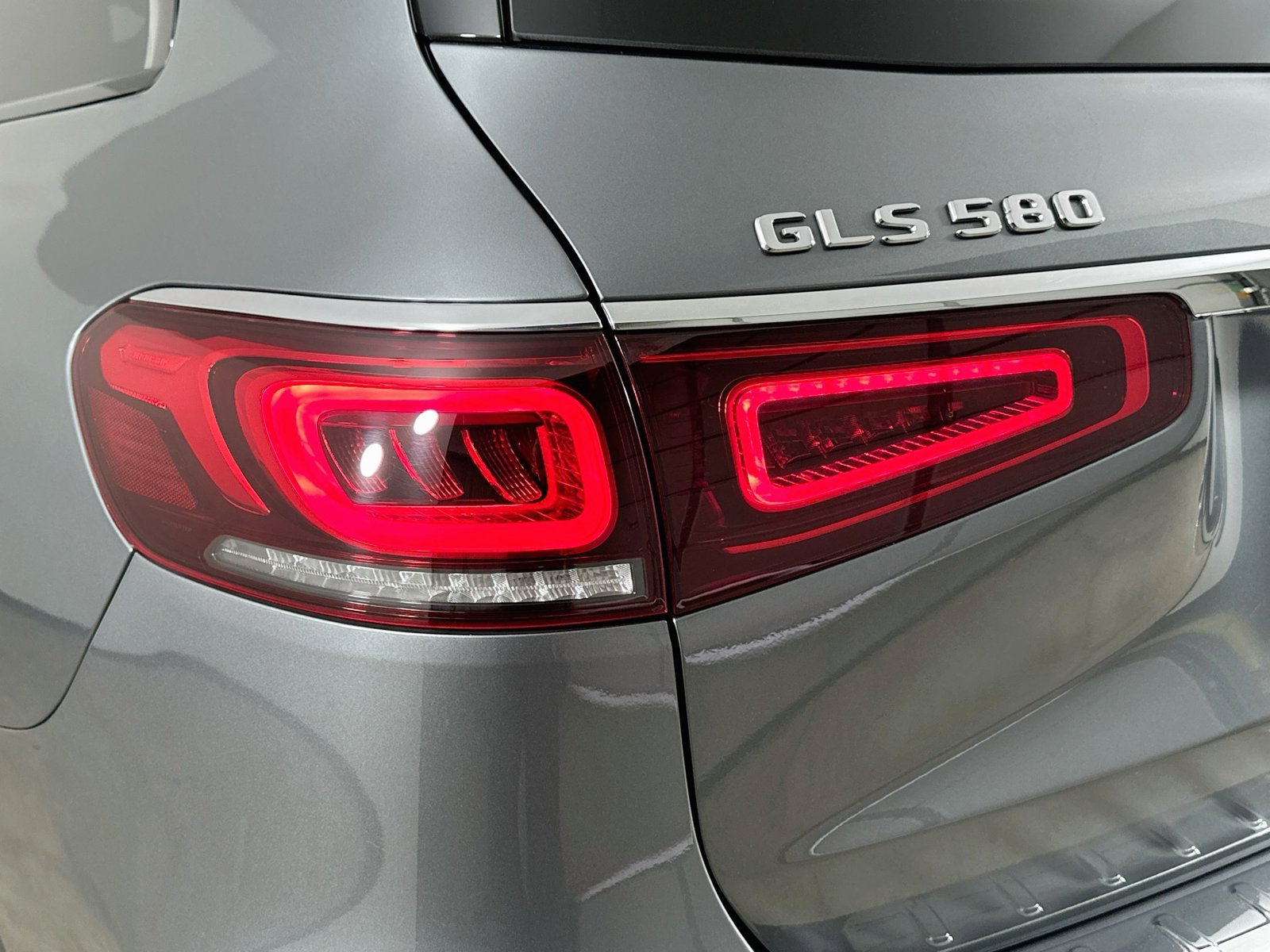 Used 2023 Mercedes-Benz GLS 580 4MATIC image 12