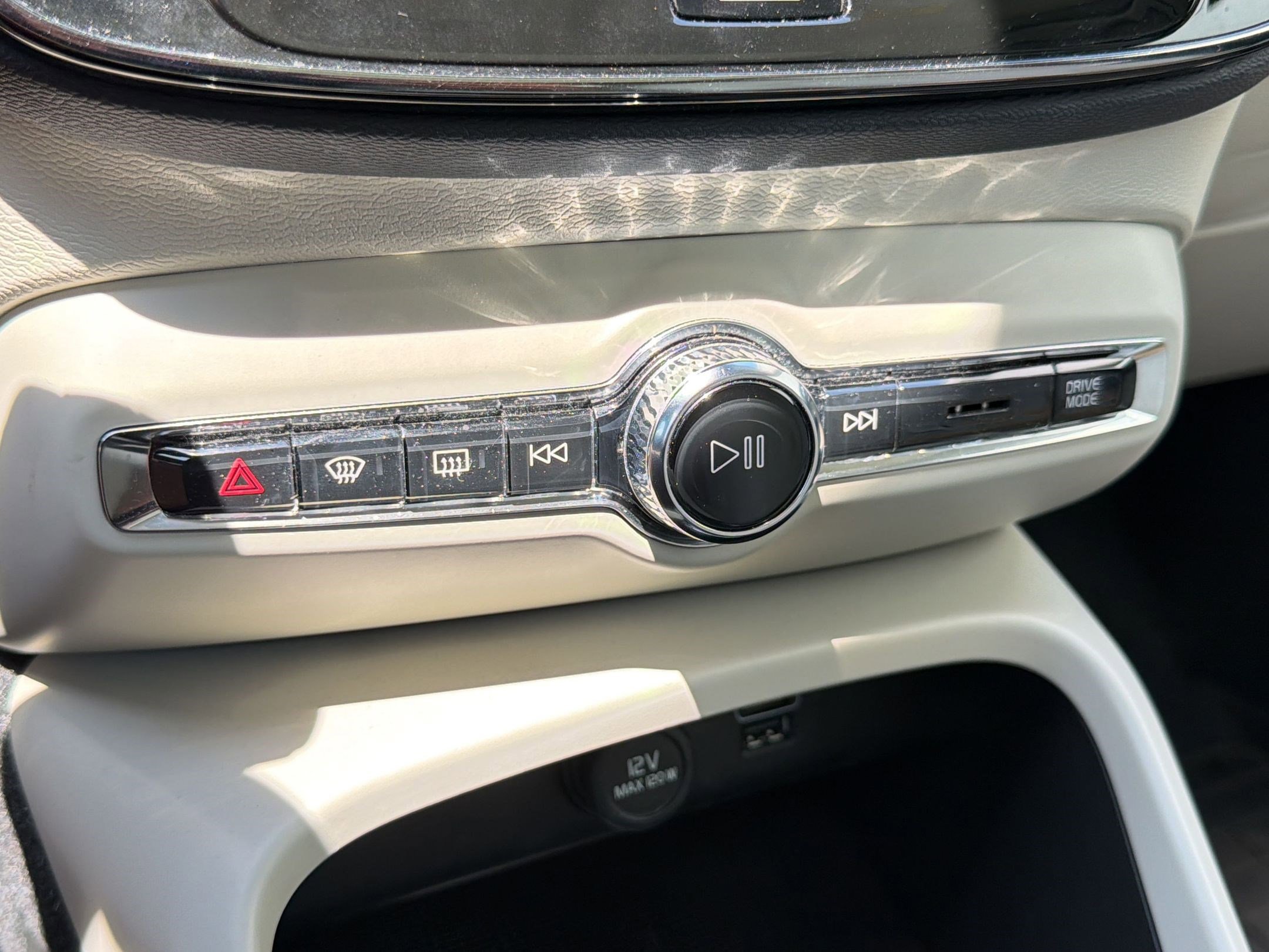 Used 2021 Volvo XC40 T4 Inscription w/ Climate Package FWD image 19