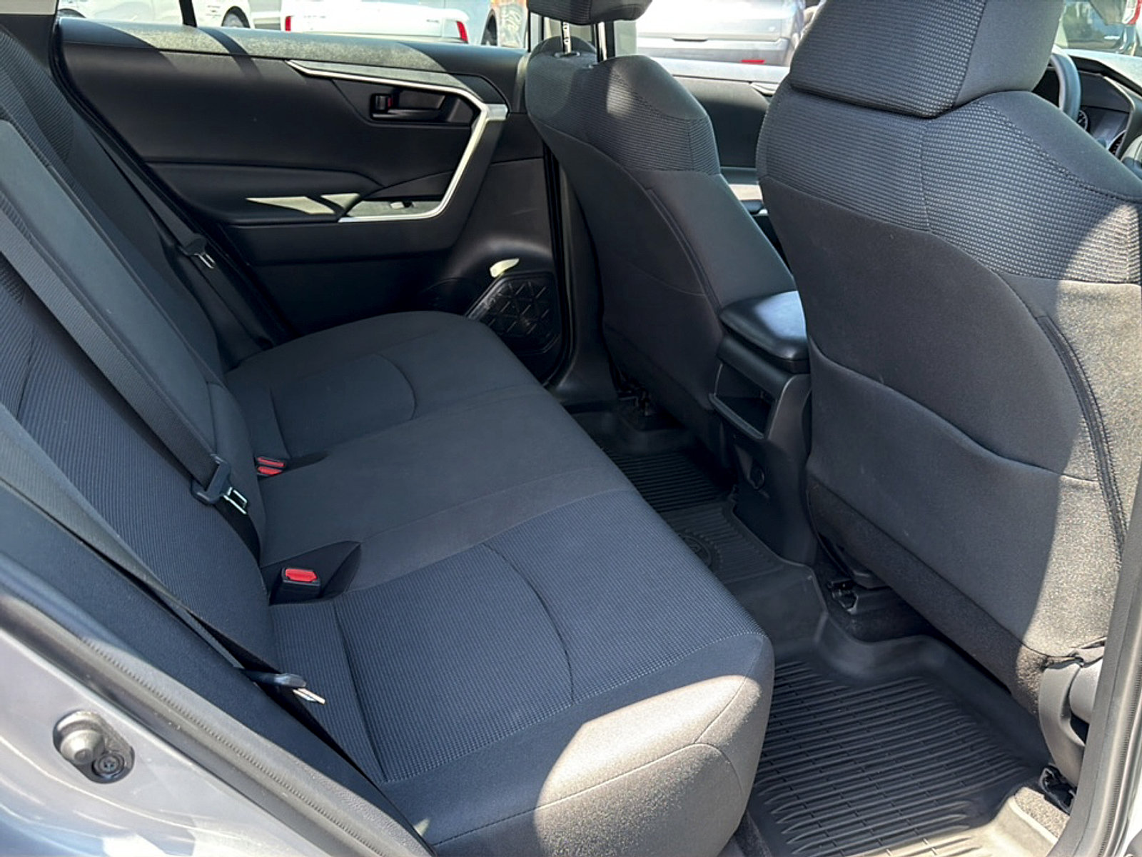 Used 2020 Toyota RAV4 LE AWD/4WD image 10