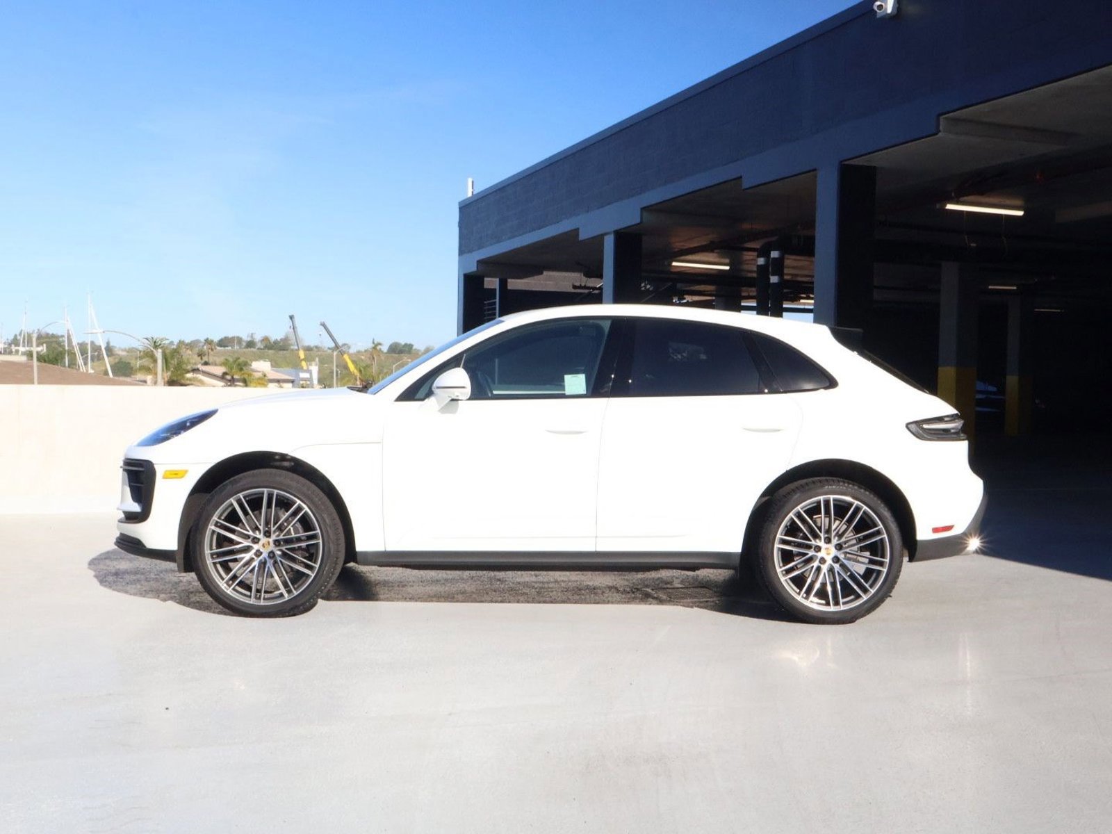Certified 2025 Porsche Macan image 2