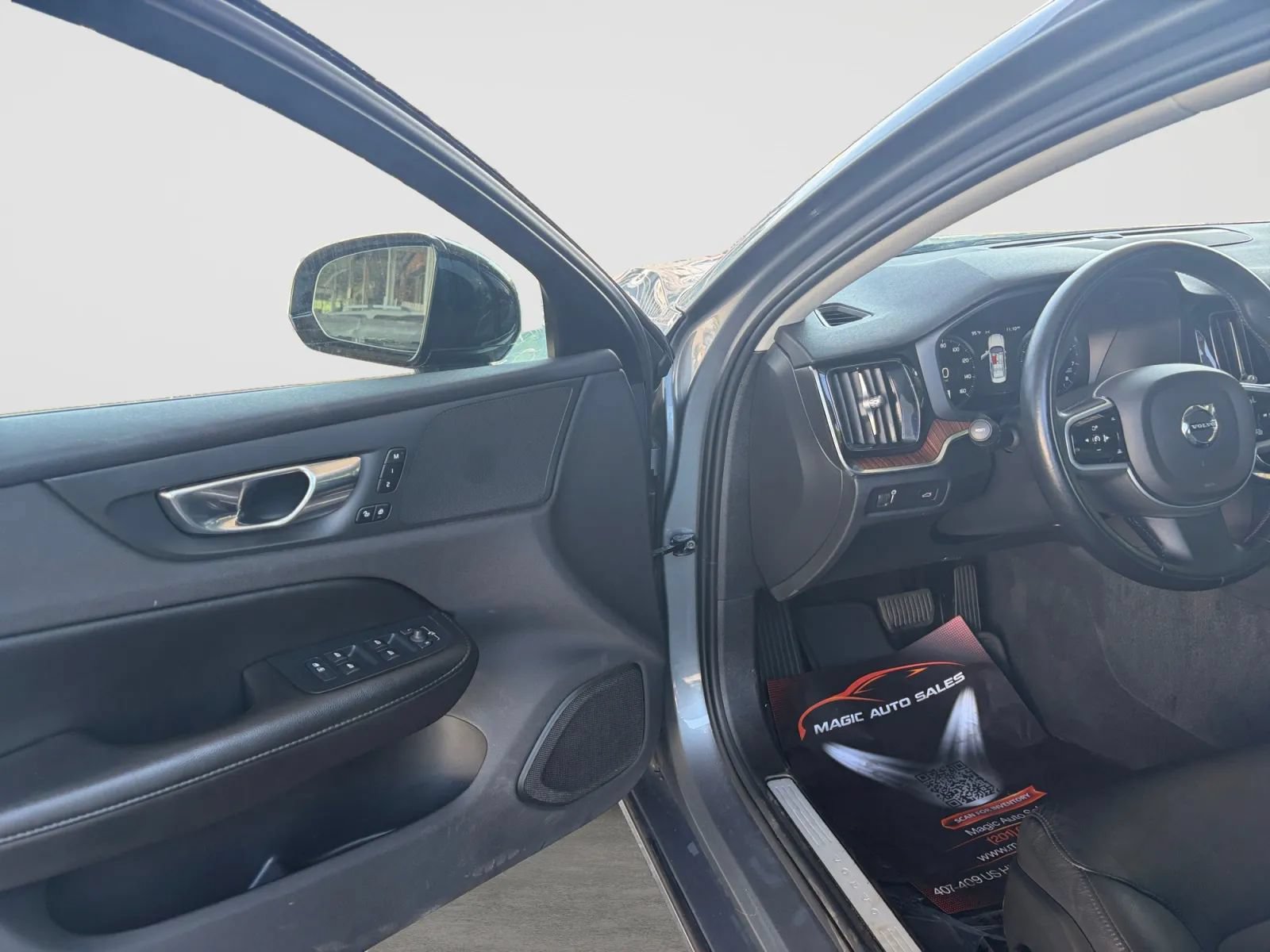 Used 2021 Volvo S60 T5 Momentum w/ Premium Package FWD image 11