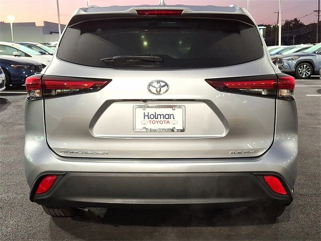 Certified 2024 Toyota Highlander XLE image 6