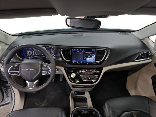 Used 2024 Chrysler Pacifica Touring-L image 31