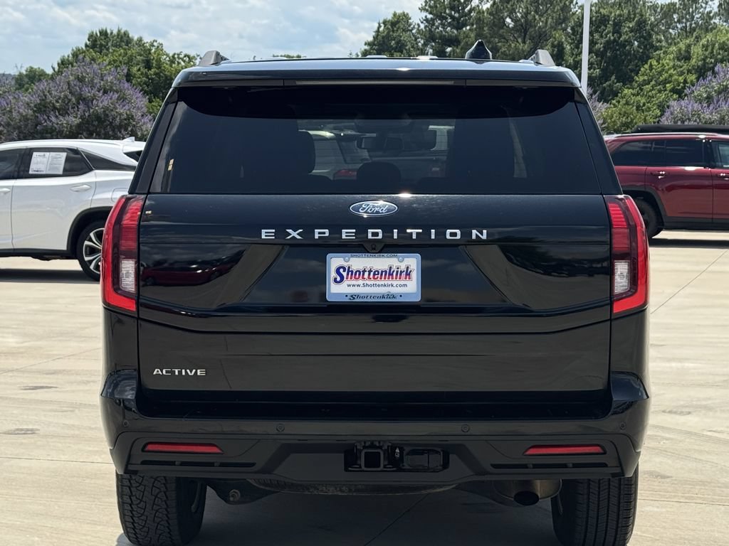 Used 2025 Ford Expedition Active AWD/4WD image 5