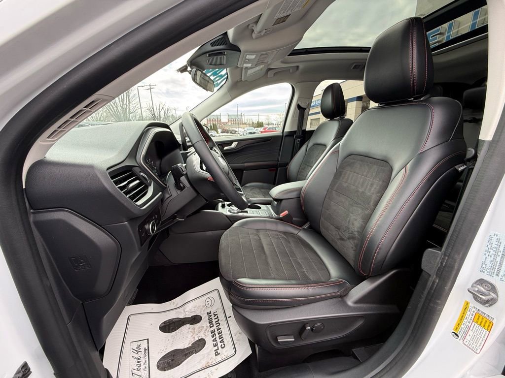 Used 2022 Ford Escape SEL w/ SEL Stealth AWD Package image 11