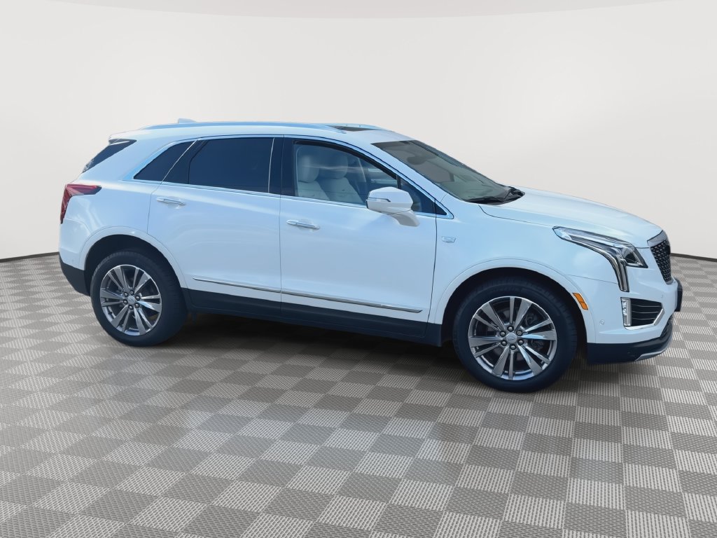 Used 2024 Cadillac XT5 Premium Luxury w/ Technology Package AWD/4WD image 2
