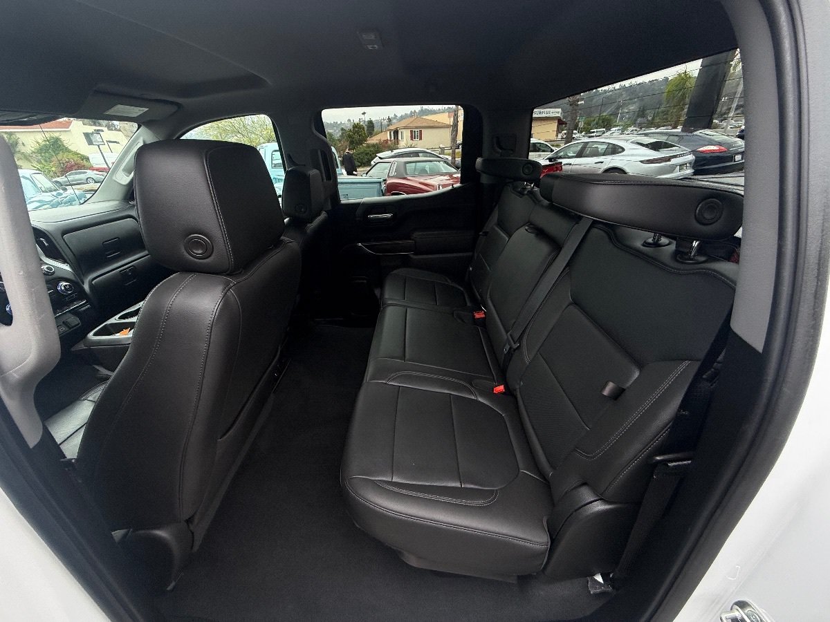 Used 2020 GMC Sierra 1500 SLT w/ Driver Alert Package II AWD/4WD image 17