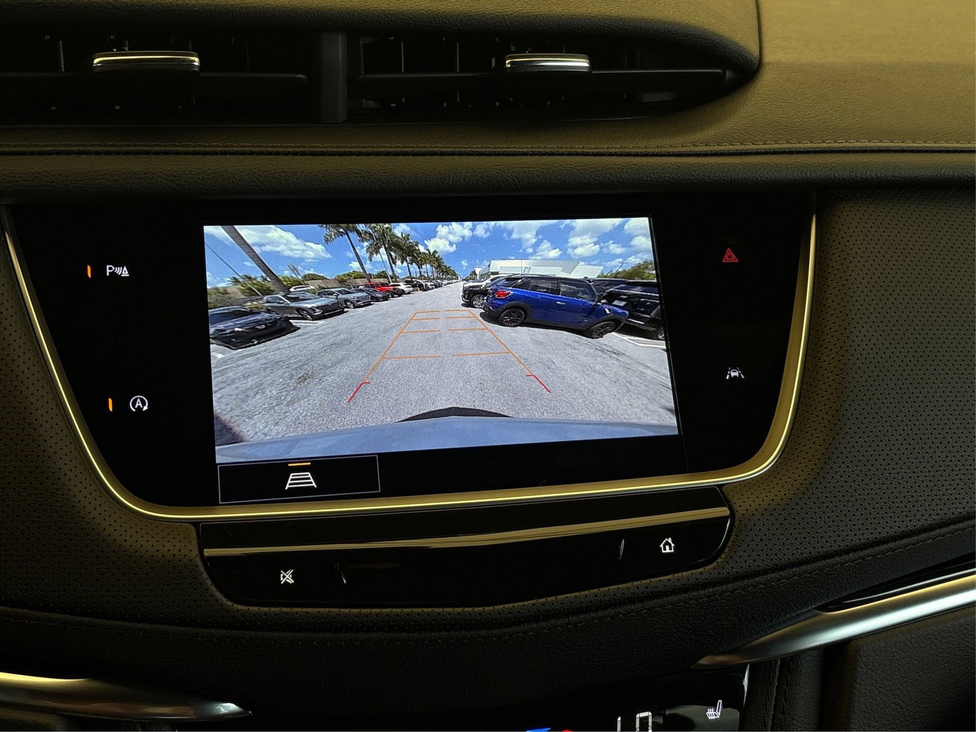 New 2025 Cadillac XT6 Luxury image 25