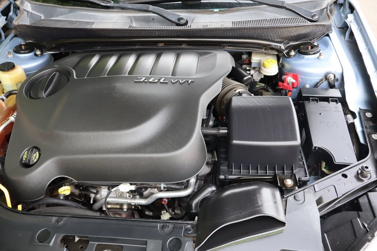 Used 2014 Chrysler 200 Limited FWD image 38