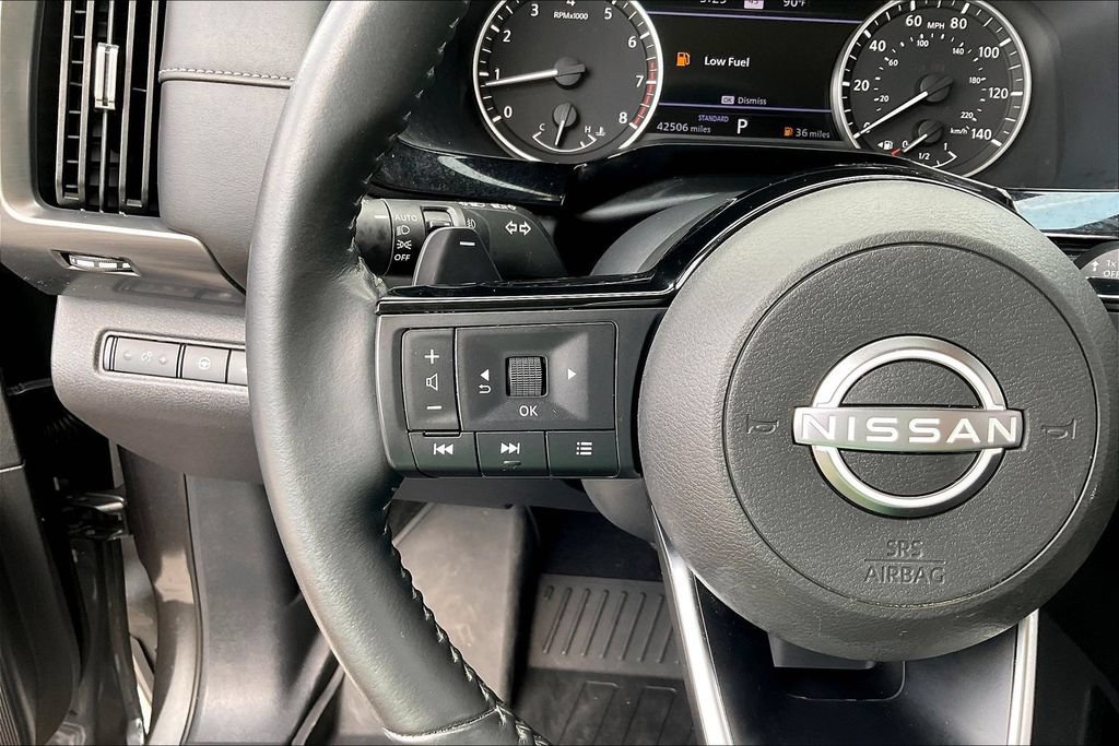 Used 2022 Nissan Pathfinder SL FWD image 11
