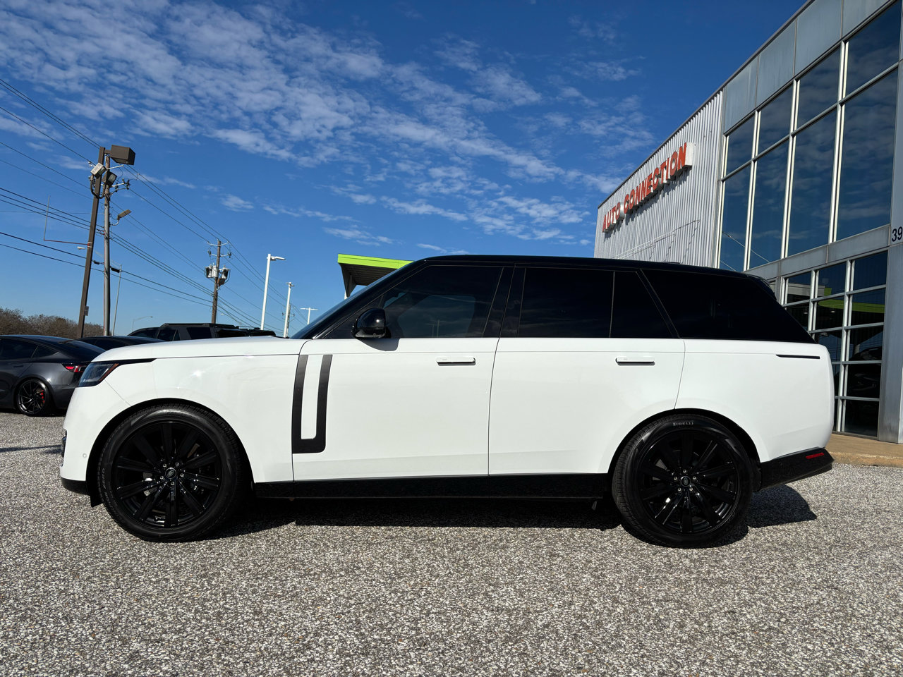 Used 2023 Land Rover Range Rover SE image 3