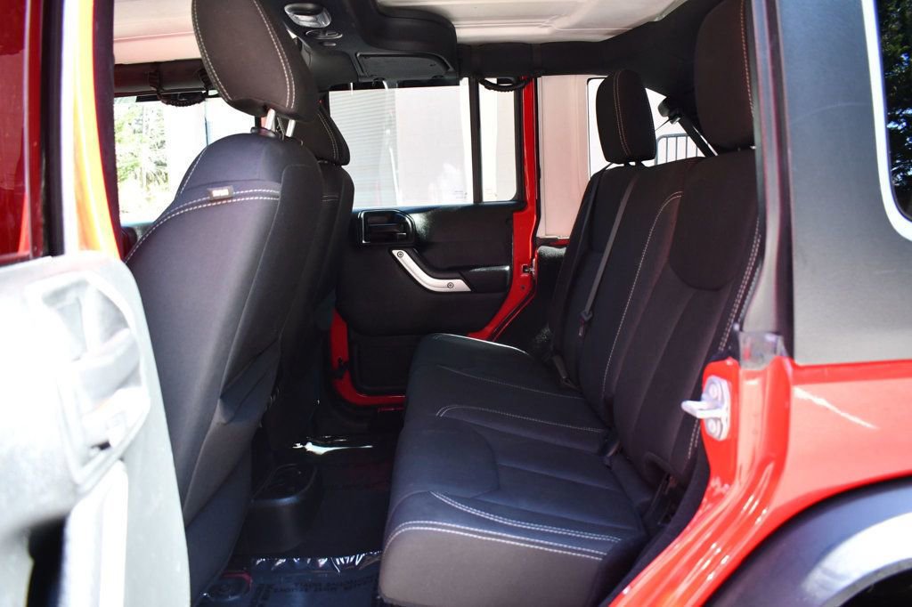 Used 2018 Jeep Wrangler Unlimited Sahara w/ Connectivity Group image 19